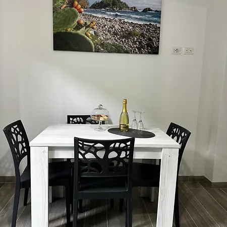 Taormina Beach Apartment *